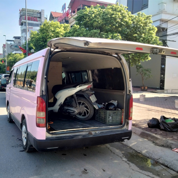 <p style="text-align: center;"><strong>ĐƯA XE MÁY VỀ NHÀ</strong></p>